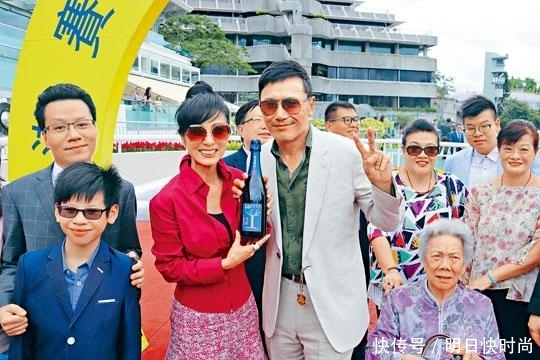 这个香港女星比赵雅芝都厉害啊，62岁的年龄看上去像高中生一样