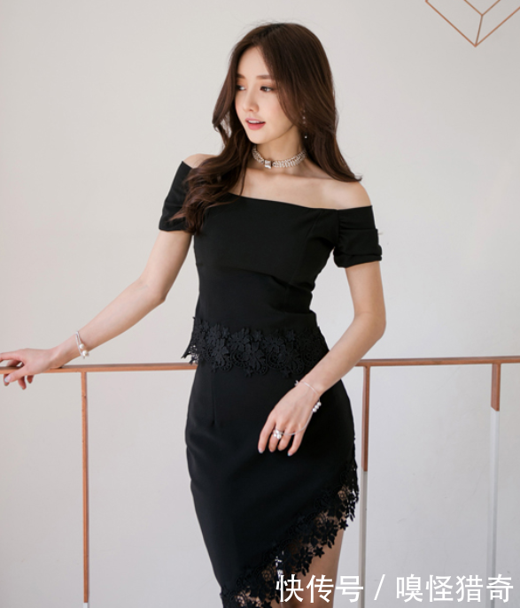 傲人曲线的紧身裙美女，精致搭配尤为抢眼！