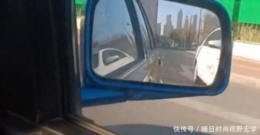 杠精遇杠精！司机因1元将乘客拉回始发地，乘客因错过火车怒曝光