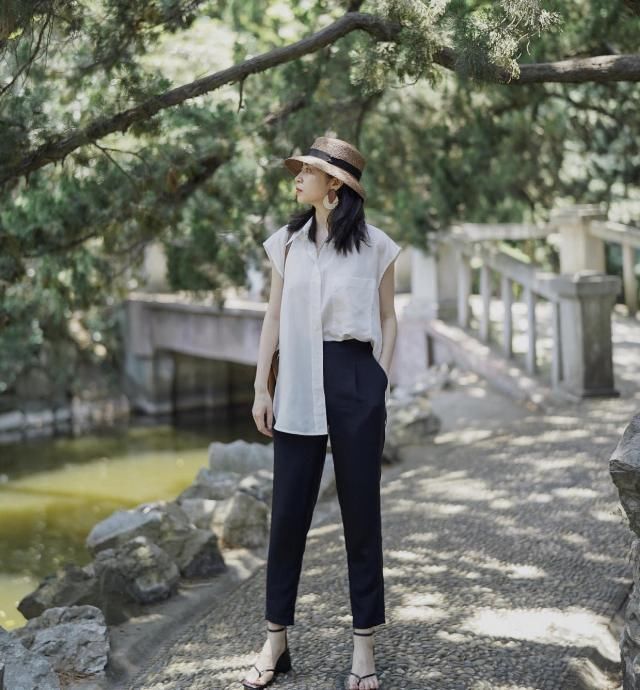  『三木博主』三木平时穿衣搭配，墨绿衬衣配开叉裙更显雅致高級，给你美全部初春