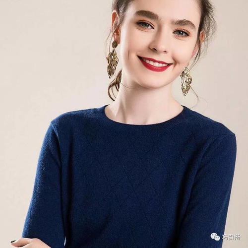 女人年过四十，穿这3种颜色比黑色还好看，瞬间年轻十岁！