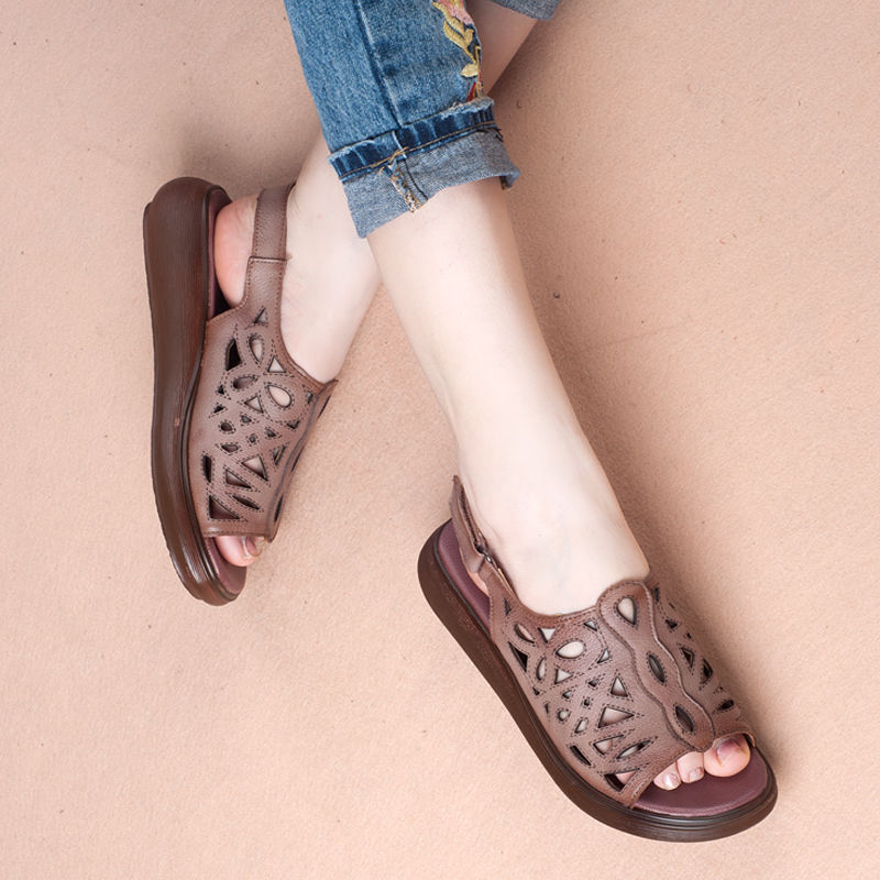 脚不是很美的小女人，出门这样穿凉鞋，让你没舒适透气还十分优雅