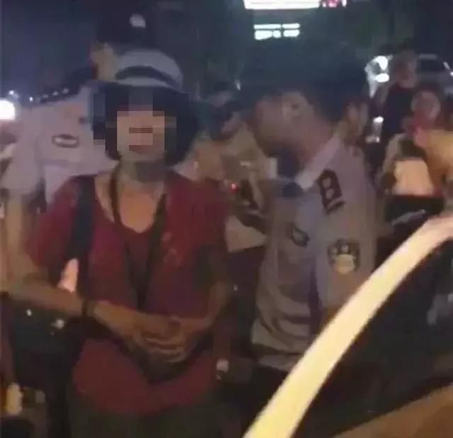 “有人当街偷孩子？！”视频刷爆济南朋友圈！警方回应有精神病证