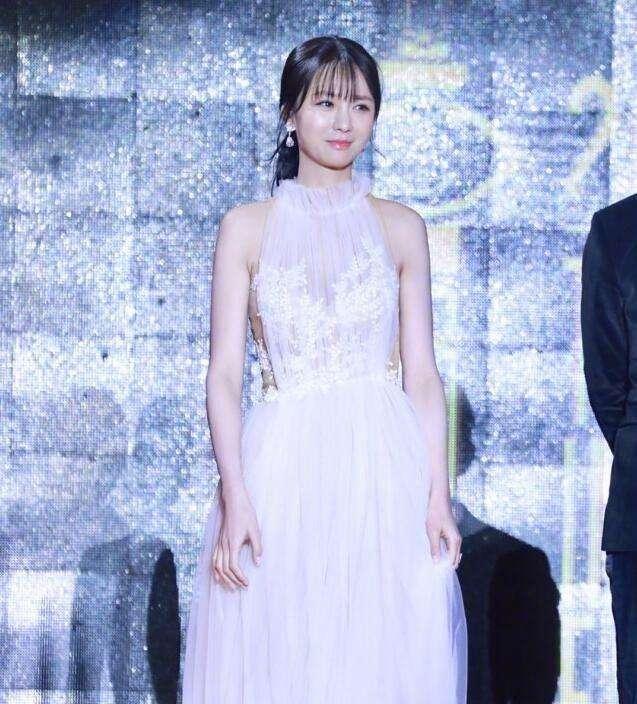 这还是沈梦辰吗？面部僵硬变鹰钩鼻，网友：再怎么整也做不了一姐