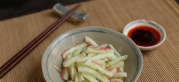 『斑点』这东西被很多人当垃圾,但它可以淡化斑点,让你皮肤更白更嫩