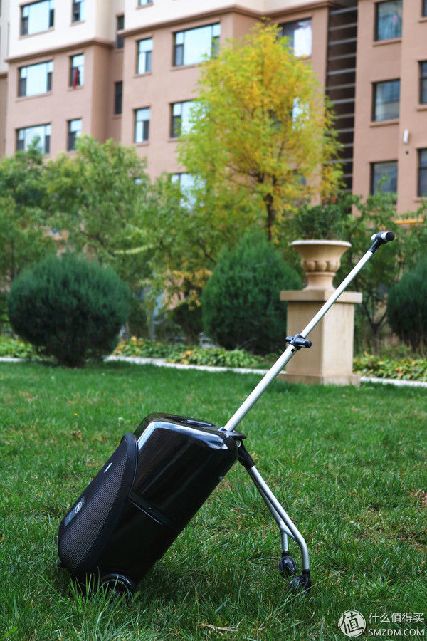 出门带娃手忙脚乱?这款行李箱还真是帮了大忙