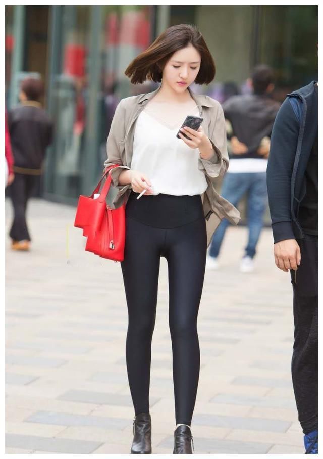美拍:紧身裤展现出不一样的女神气质,可以满足各种身材!