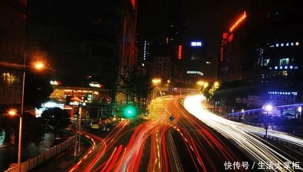 中国最惊艳的夜景城市，比肩北京上海，就在西部