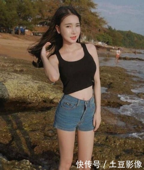  【美女】明媚动人的牛仔裤美女，尽显亭亭玉立的美感！