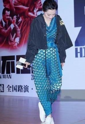 许晴穿连体裤，刘涛穿连体裤，原来已生育和未生育的区别这么大！