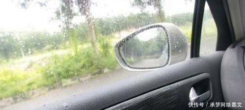  老司机@雨天开车时，车窗玻璃看不清老司机只用一招就能解决！