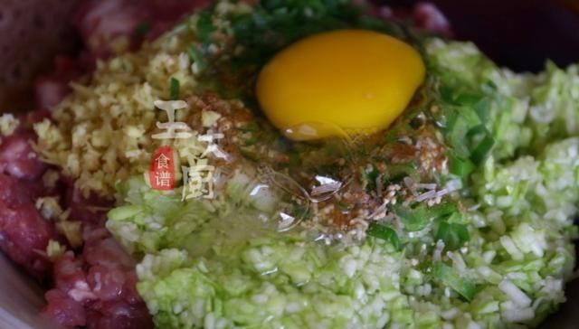  吃腻：普通肉丸都吃腻了？这道咖喱小丸子香味浓郁，让你胃口大开