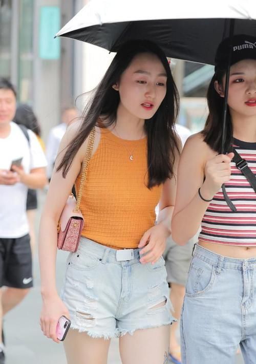  #闺蜜#用心穿搭，不求美过闺蜜，只为打造出自己想要的外在美
