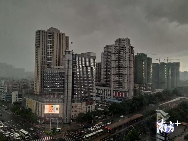 滚动 | 开启“倒水模式”，中山强降雨伴雷电大风来袭，出门请小