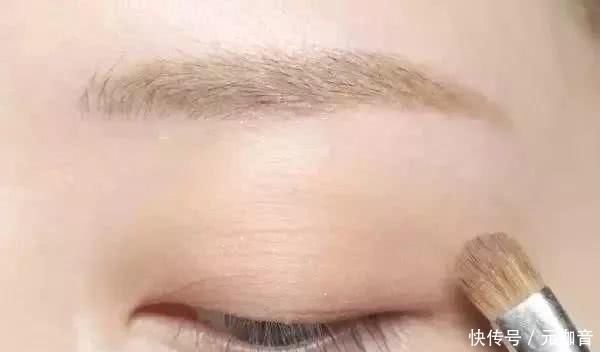 「若有似无」最新流行的“睡不醒妆”,赶快学起来!