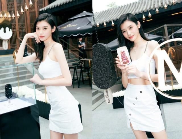 奚梦瑶穿内衣出席活动,裙子只能挡住重点,网友:是来秀身材的吧