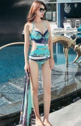 性感的连体泳衣美女，为你准备了3种身材的泳衣选择攻略!