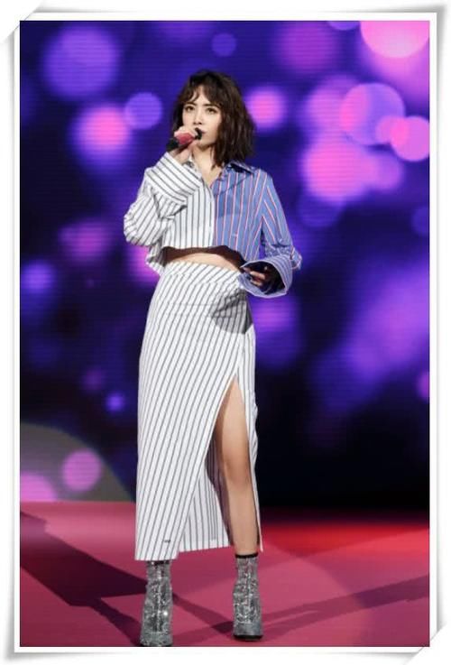 蔡依林又搞事！“连体泳衣”外穿引热议，网友：上厕所要怎么办？