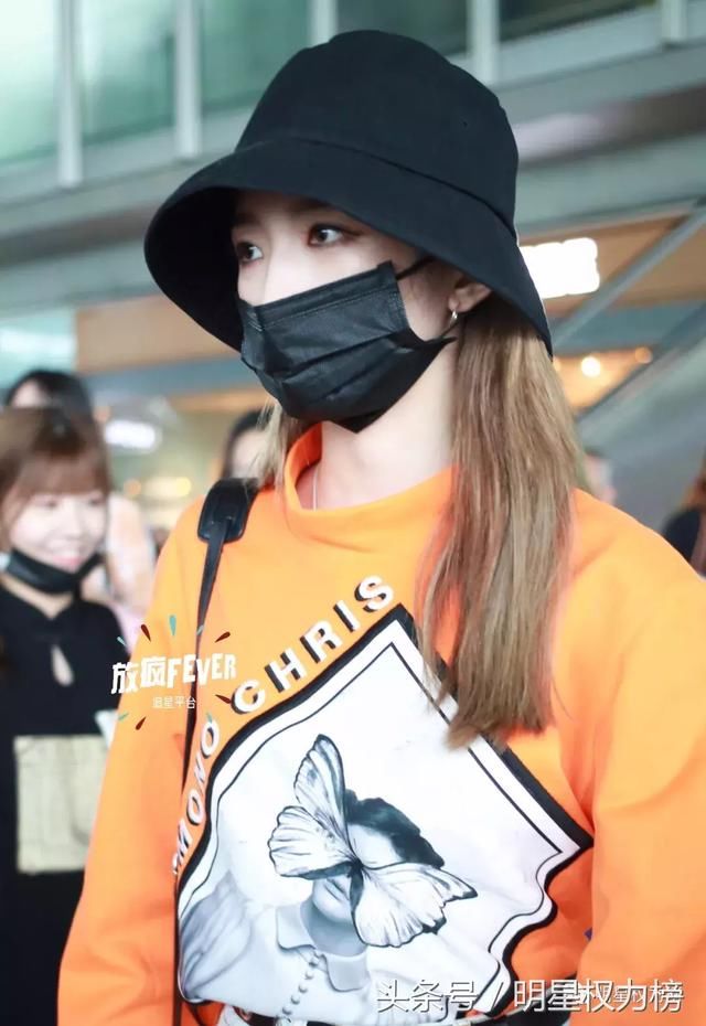 这些女明星私服衣品确实不错，不过夏天捂成这样真的不热嘛？