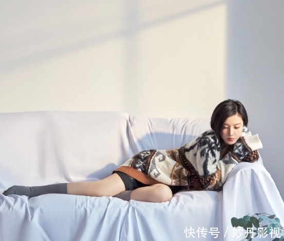 # 杨子姗的穿搭#看上去性感又撩人,杨子姗性感蕾丝裙看得人心都醉了!抹胸的设计