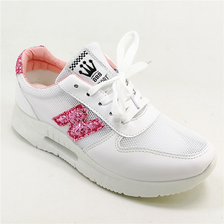 今年流行的女鞋，是这样的款式，时髦洋气，女人味爆表