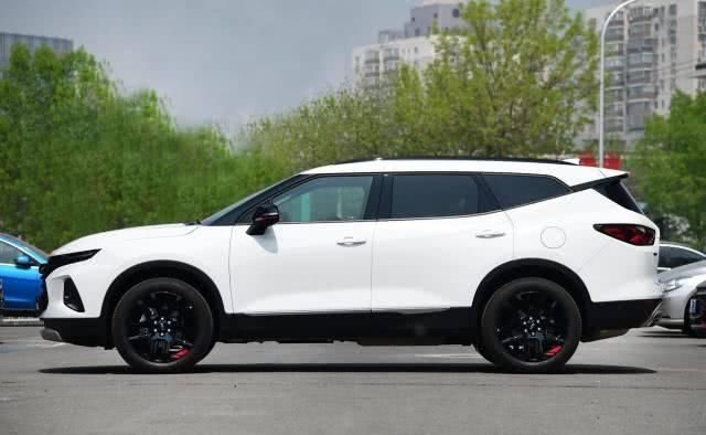  高配：中高配只卖丐版途昂价，237匹有9AT支持，5米大7座油耗7.4L