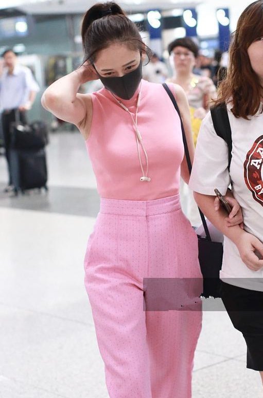 当张韶涵和陈乔恩同穿小背心，网友:我的小背心你在哪里?