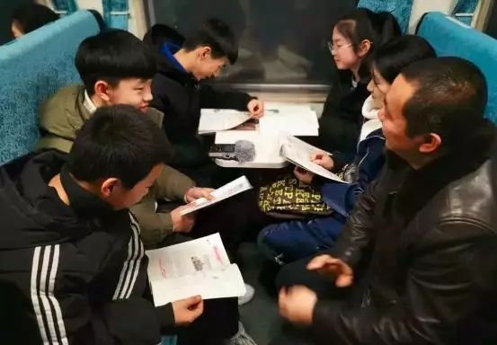 4182次普客:为一个人停车的冷极慢火车