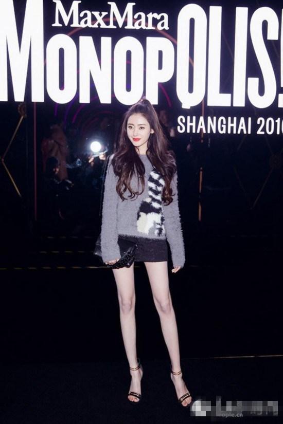 张天爱一身“清凉”装扮十分惹人眼球，女神穿衣越来越大胆了！