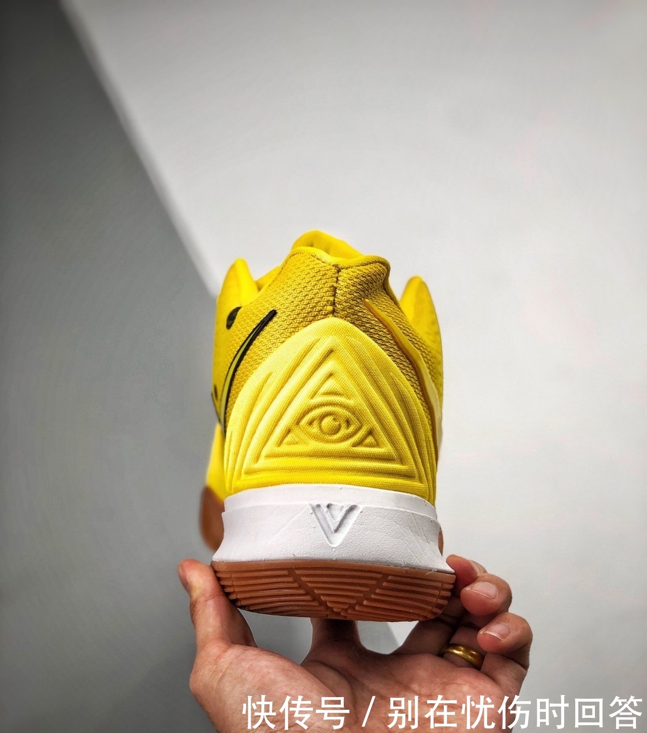  『配色』Nike Kyrie 5 X 海绵宝宝球鞋合作款球鞋中最萌配色开箱测评！