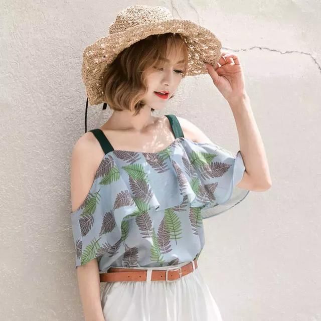 回头率爆棚的雪纺套装，香肩微露，优雅中还透着小性感