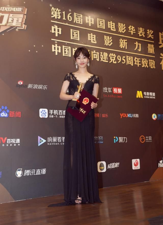 白百何穿蕾丝裙玩性感，却被吐槽“没有腰”网友：这就尴尬了！