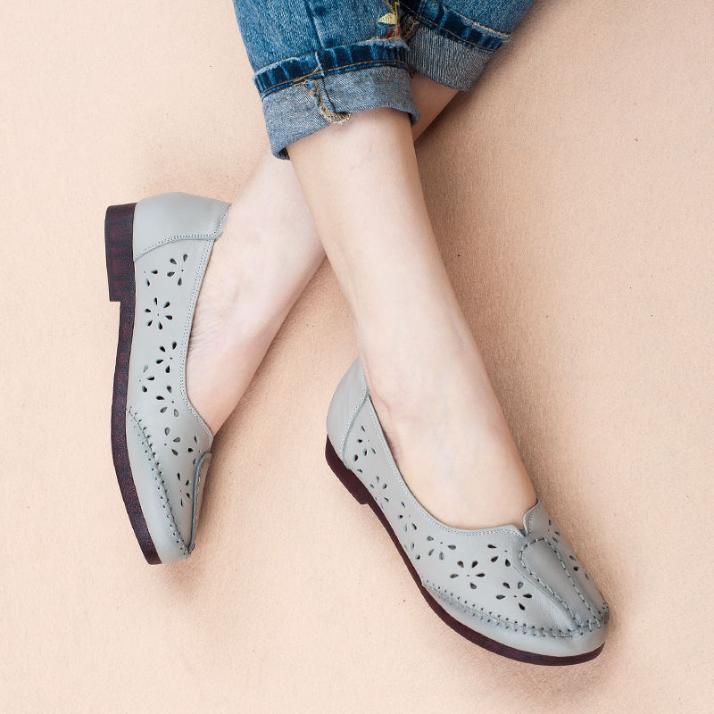 今秋很流行穿这平底鞋,再搭配一条牛仔裤,居然出奇的美嫩