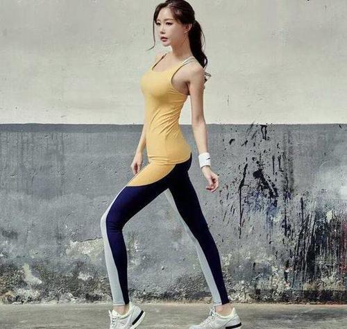 紧身打底裤：轻松展现女神气质，婀娜多姿身段尽显妩媚迷人韵味！