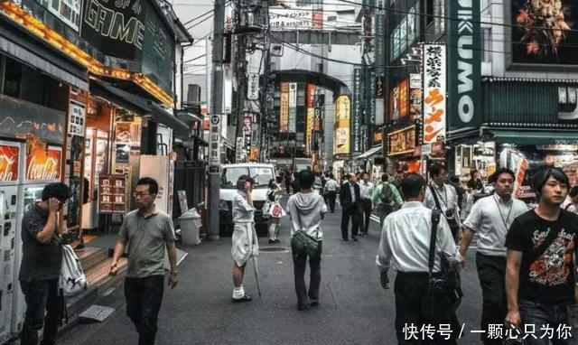 日本人:3万日元能在中国玩一个月吧?中国网友:可以去网吧试试