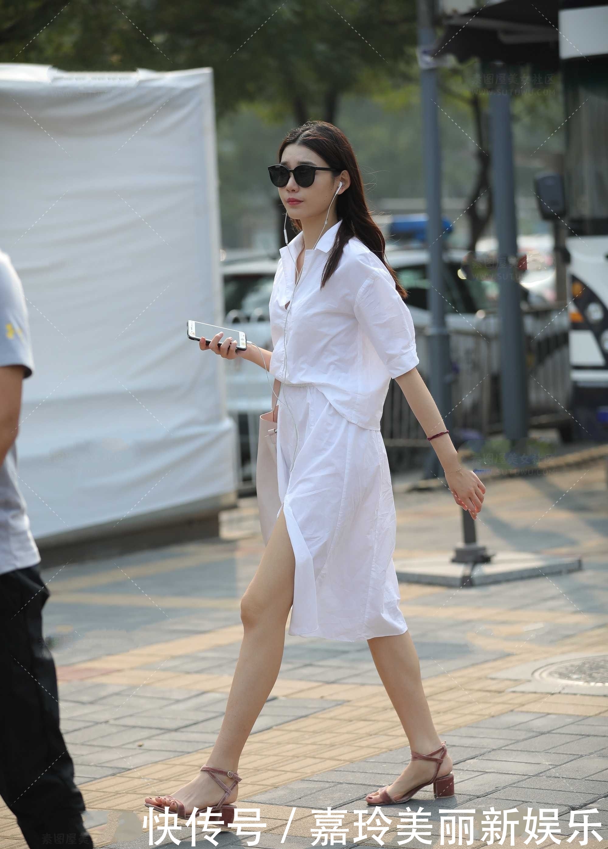  【清爽】美女街拍：小姐姐干净清爽，穿一件白色衣服，美美的