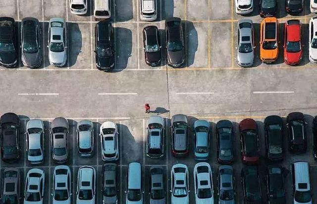  「看起来」工资明明并不高, 为什么很多公务员看起来都很有钱?