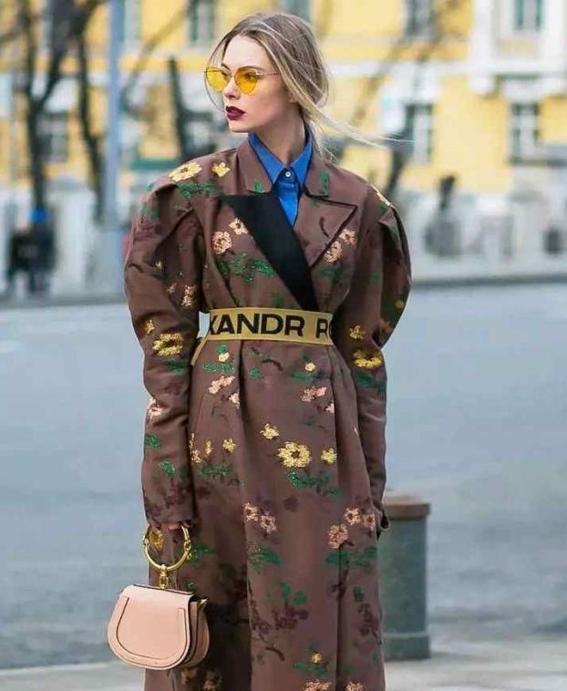 漂亮:女人再漂亮,穿裤子尽量牢记“4不要”,容易被误会为“廉价货...