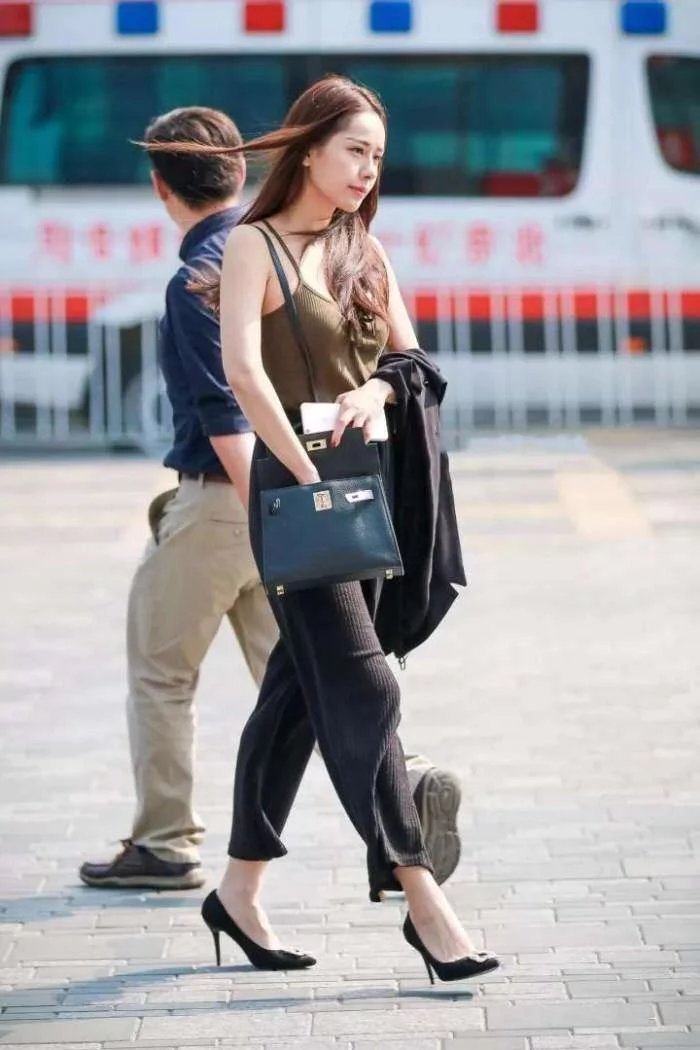 宽松的衣服穿出紧身衣的感觉, 自然又舒服