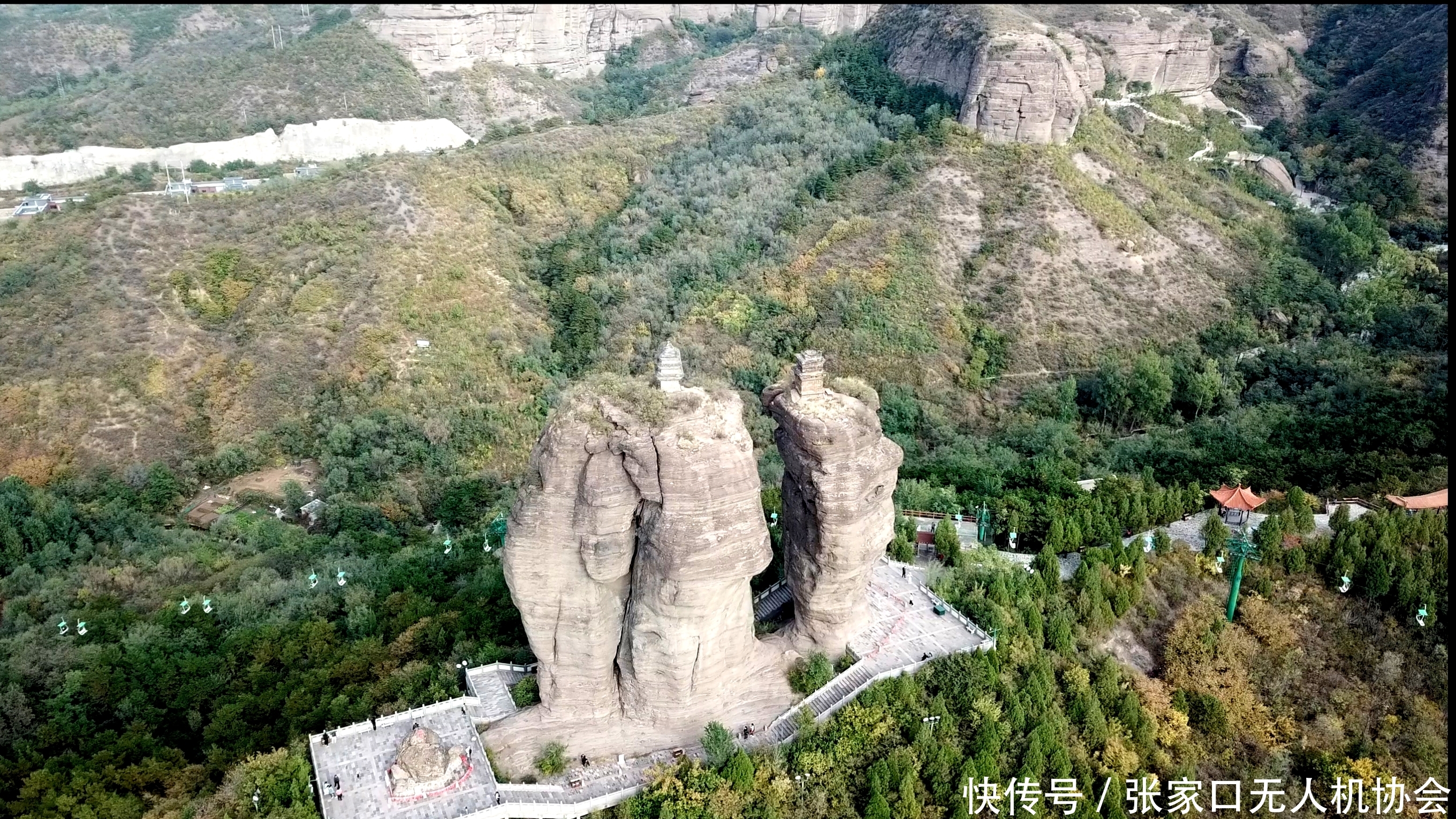 无人机航拍承德神奇的双塔山