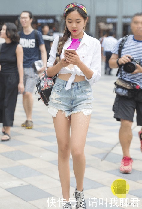 「舍不得」穿了5年的裤子舍不得扔,裤子都已经“破烂不堪”了,亏你还好意思穿出门