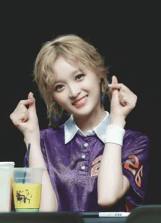 染发后的差别有多大?baby辣妈范儿,吴宣仪似洋娃娃,鞠婧祎倒像