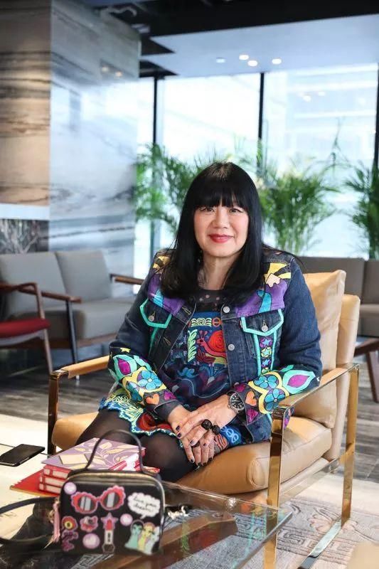 吃肯德基还能拥有安娜苏设计的“小苏包”？这波操作我服！