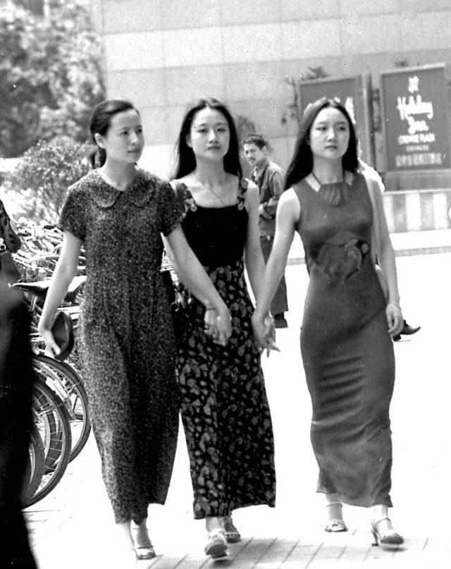 老照片：90年代的重庆美女，气质不输当代女生