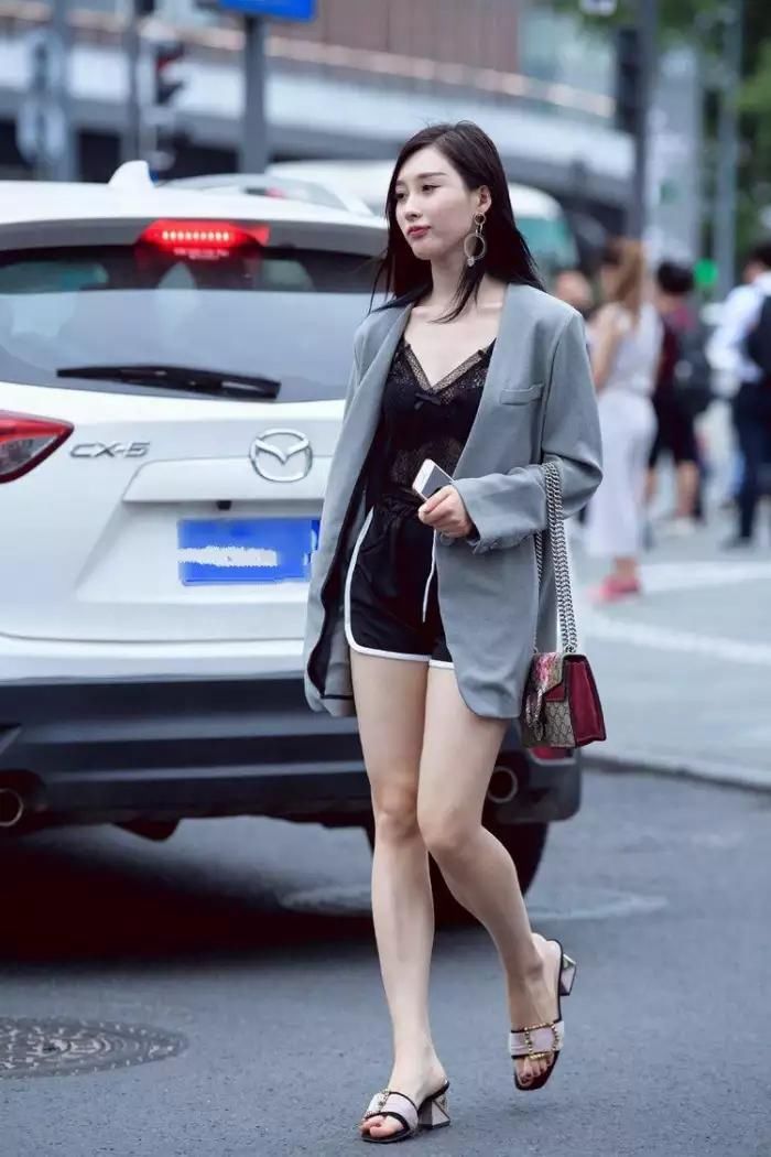 街拍 打破传统时尚定义的穿搭参考，哪款清凉舒适的夏装更好看?