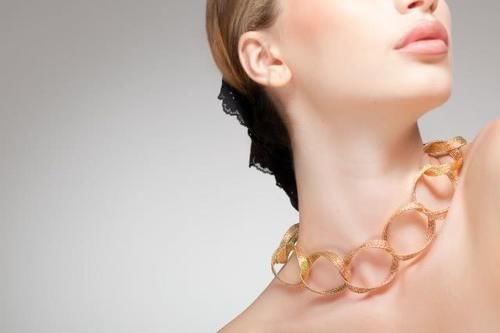  肌肤变得更加■教你有法令纹怎么保养 如何抚平肌肤皱纹