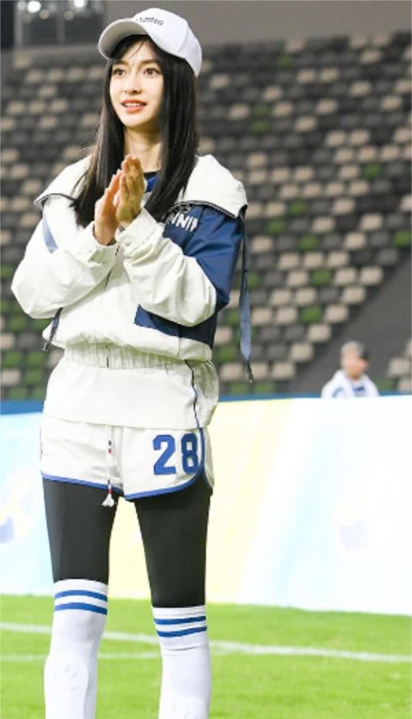 杨颖紧身裤给80分，热巴紧身裤给95分，最后一位给500分都少了！