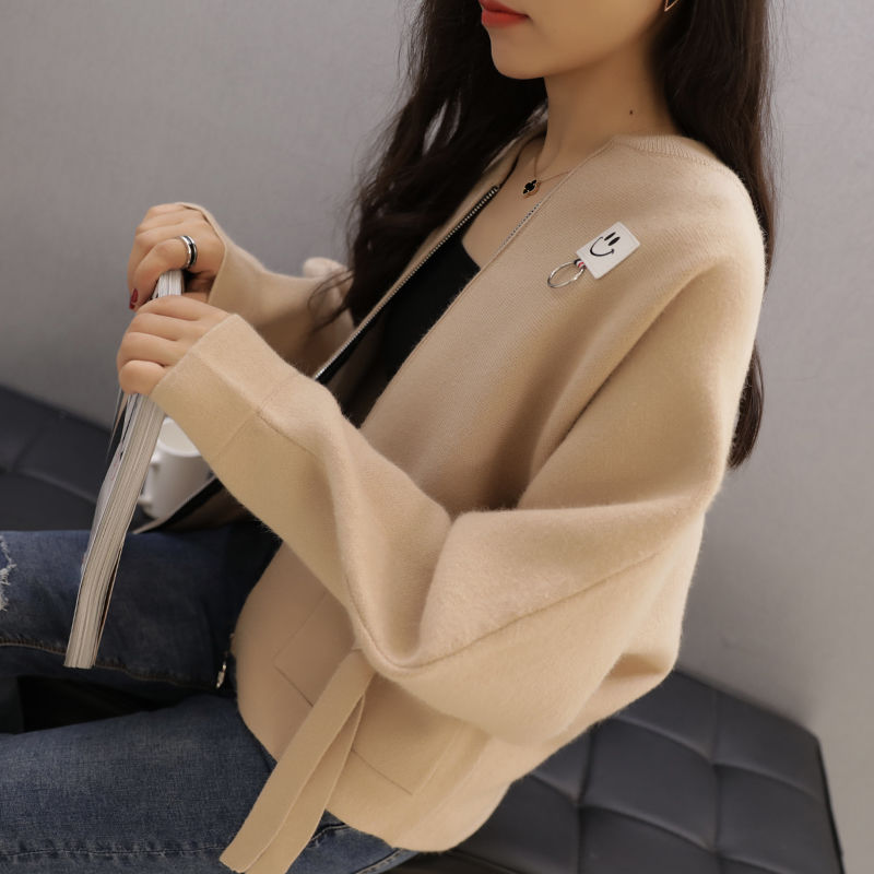 难怪，老婆把毛衣扔了，刚上新针织衫，搭配小脚裤，想不嫩都难啊