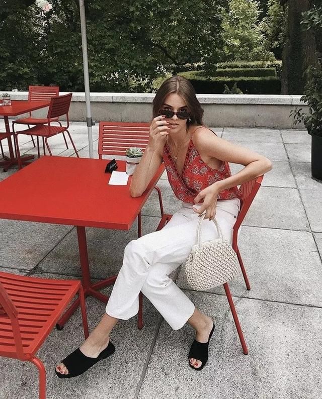 关于白色牛仔裤,这些是时尚博主没告诉过大家的搭配心机