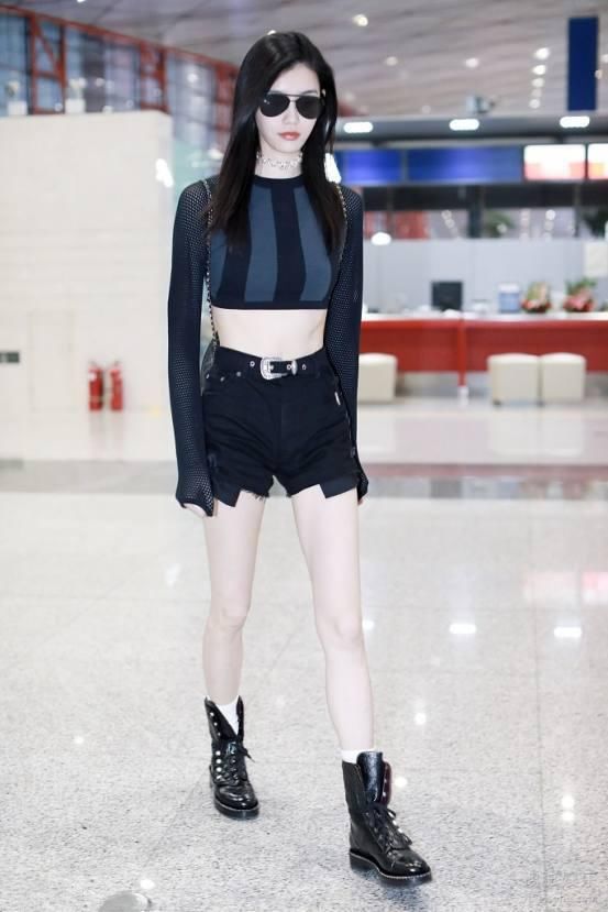 “被奚梦瑶和宋茜给雷到”，网友：“惊 内衣可以这么穿”